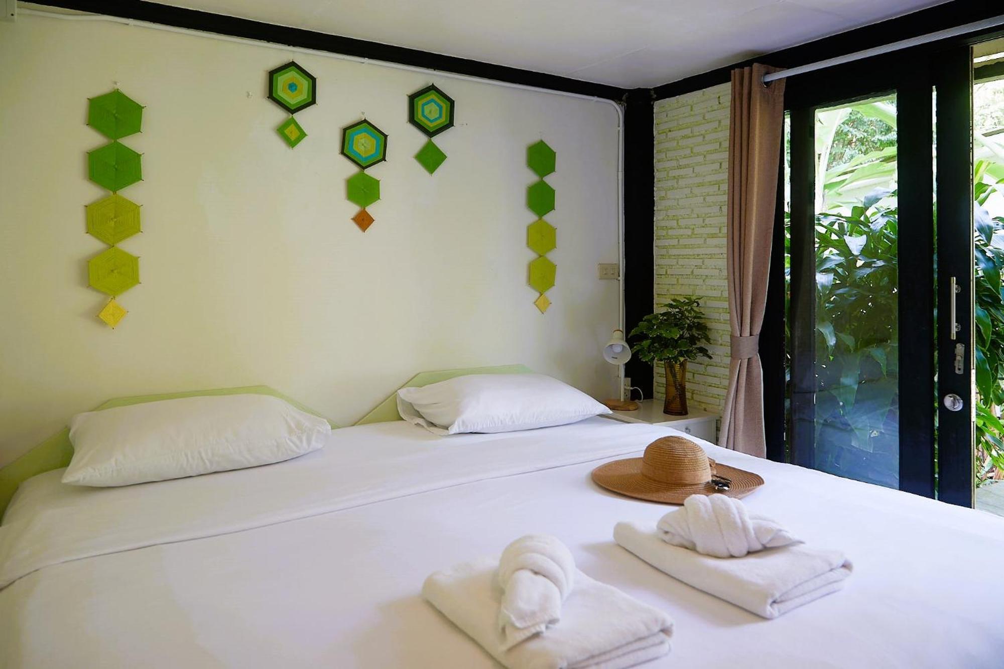 Wave-F Hotel Ko Kut Exterior photo